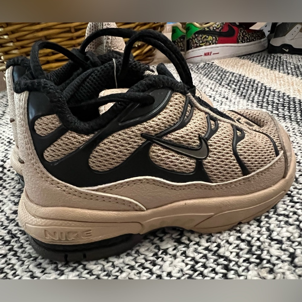 NIKE airmax size 6